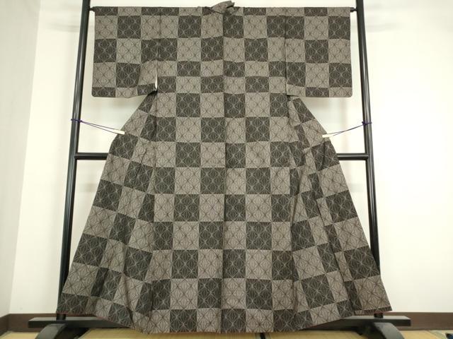 平和屋着物○本場大島紬 9マルキ 市松麻の葉文 正絹 逸品 DAAY9195az