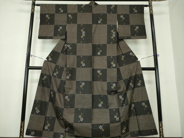 平和屋着物●本場大島紬　9マルキ　市松舞桜　やまと誂製　正絹　逸品　DAAZ0015ps