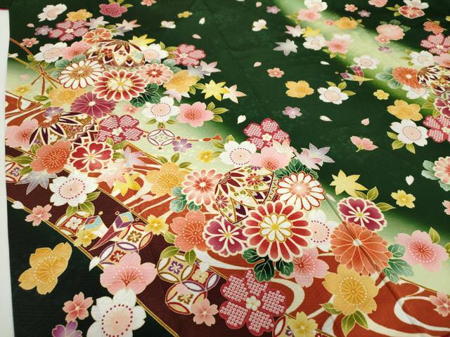 平和屋着物●極上　振袖　駒刺繍　舞桜　花手毬　暈し染め　金糸　京都きもの友禅扱い　正絹　逸品　DAAZ0207ps 平和屋着物○極上 振袖 駒刺繍 舞桜 花手毬 暈し染め 金糸