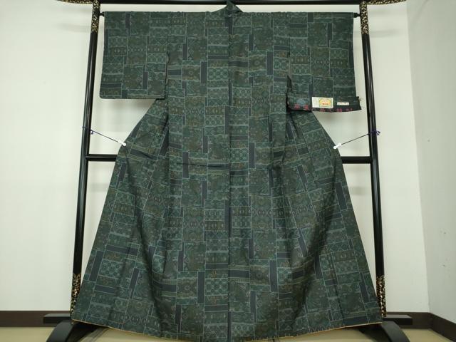 平和屋着物●本場大島紬　7マルキ　色紙重ね花文　久野織物特製　証紙付き　正絹　逸品　未使用　DAAZ0506ps