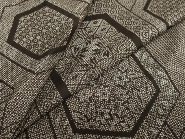 平和屋着物●本場大島紬　割り込み絣　亀甲草花文　正絹　逸品　DAAZ7601ud