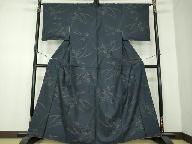 平和屋着物●本場大島紬　9マルキ　草花文　正絹　逸品　DABA1897ps 平和屋着物○本場大島紬 白大島 9マルキ 流水草花文 正絹 逸品 未使用