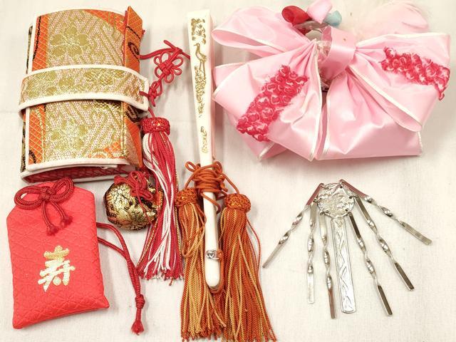 平和屋着物[]七五三　女の子　３歳　小物セット(帯締め・帯揚げ・しごき・バッグ・草履)　流水花文　金糸　箱付き　逸品　DABA3946ma_1