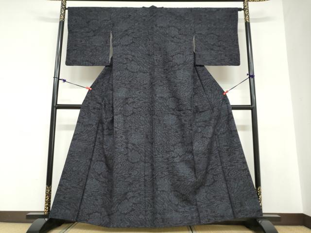 平和屋着物●本場結城紬　重要無形文化財　100亀甲　流水草花文　正絹　逸品　DABC2762ud 平和屋着物○本場結城紬 重要無形文化財 正倉院花文 100亀甲 飛び亀甲