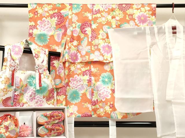 平和屋着物[]七五三　女の子　３歳　祝着　三つ身　長襦袢(単衣)・被布・草履・小物セット　花蝶文　金彩　箱付き　DABC5317ma