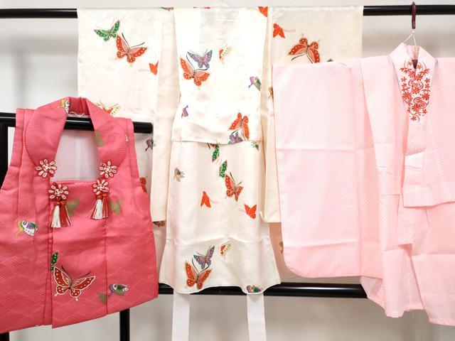 平和屋着物[]七五三　女の子　３歳　祝着　三つ身　長襦袢(無双仕立て・半衿刺繍)・被布セット　舞蝶文　金彩　逸品　DABE7519ma