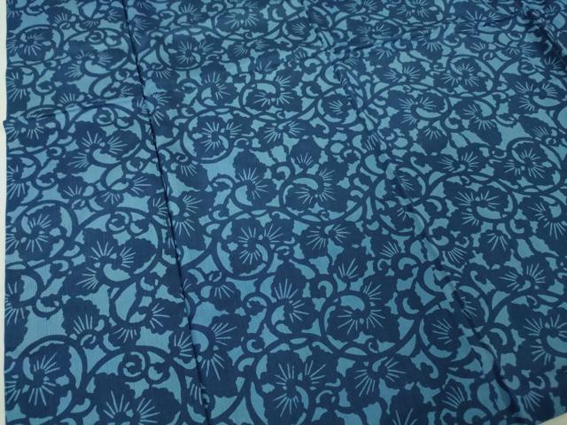 平和屋本店□極上 越後型正藍染 紺仁工房 紬 唐草文 反端付き 逸品