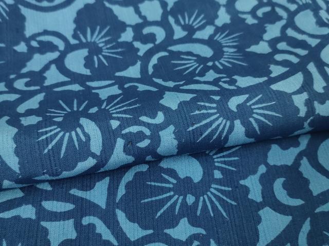 平和屋本店□極上 越後型正藍染 紺仁工房 紬 唐草文 反端付き 逸品