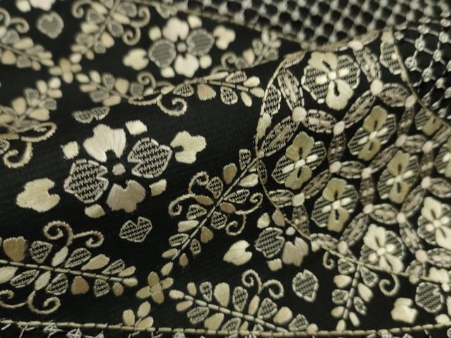 黒地の大島紬に総刺繍の訪問着 着物 D567 本場大島紬 総刺繍 黒地