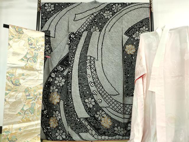 平和屋本店■極上　振袖・長襦袢・袋帯　3点セット　駒刺繍　鬘帯花文　黒地　三越扱い　逸品　DZAA6202kh5