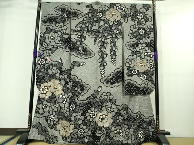 【Q4040】Ｂアンティークお仕立て上がり正絹振袖　黒地に花車模様　金糸刺繍 レンタルよりもお値打ちに！ （仕立て上がり・中古） 創作正絹友禅刺繍