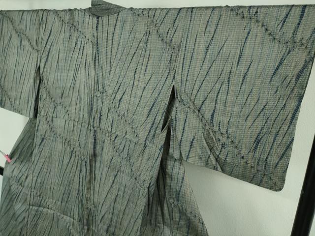 平和屋着物○本場大島紬 大島しぼり 竜巻絞り 正絹 逸品 未使用 AAAV7065zg