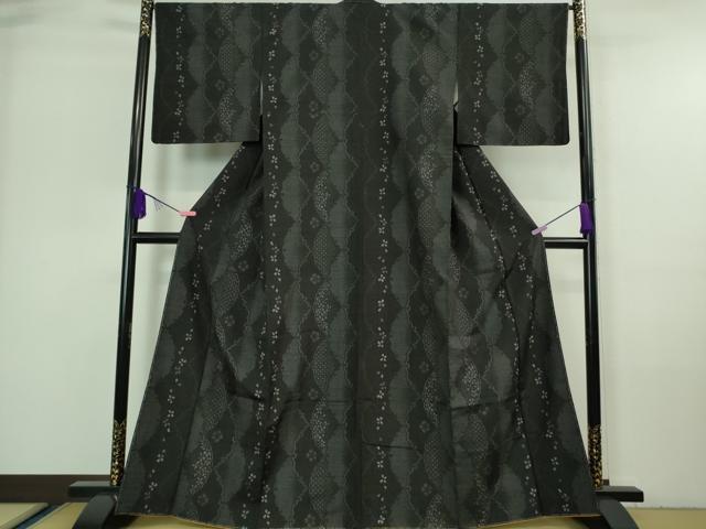 平和屋着物■極上　結城紬　はたおり娘　雪輪　舞桜　黒地　やまと金ラベル　逸品　未使用　DZAA7142kh5