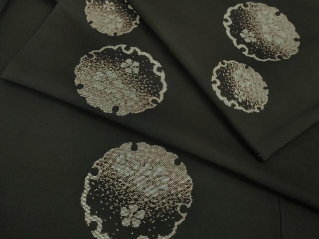 平和屋着物□極上 本場大島紬 9マルキ 地空 雪輪花文 黒地 逸品