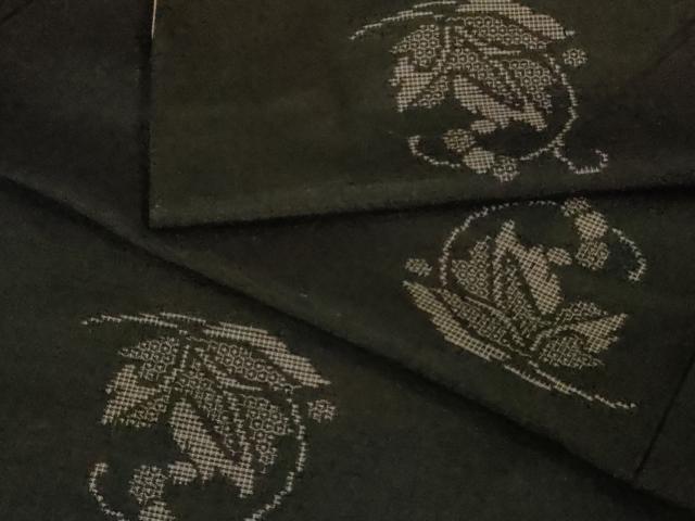 平和屋着物■極上　結城紬　100亀甲　飛び亀甲柄　南天蔦の葉文　ロング丈　黒鳶色地　逸品　DZAA8913kh5