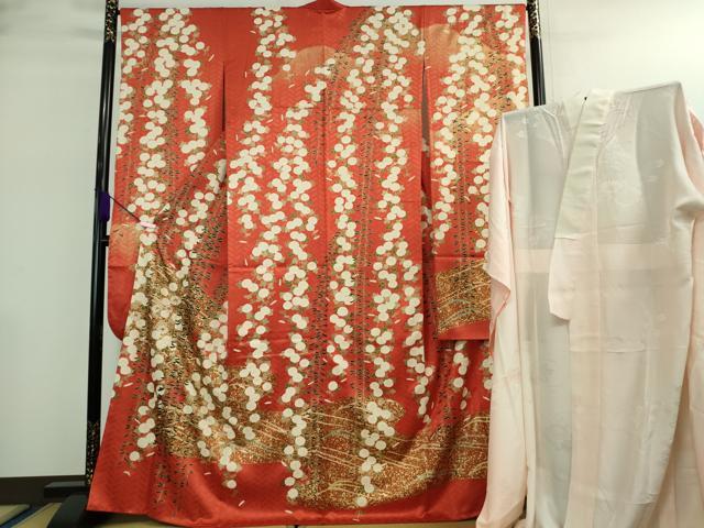 平和屋着物■極上 十日町老舗ブランド 吉澤友禅 吾妻徳穂 振袖・長襦袢(無双仕立て)セット 駒刺繍 枝垂れ菊 樺色地 金彩 逸品　DZAA9089kh5