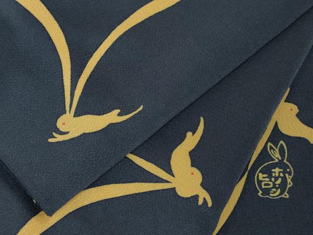 平和屋着物■極上　人形作家・ホリヒロシ　小紋　兎　うさぎ　紺青色地　鬼しぼ縮緬　逸品　DZAA9151kh5