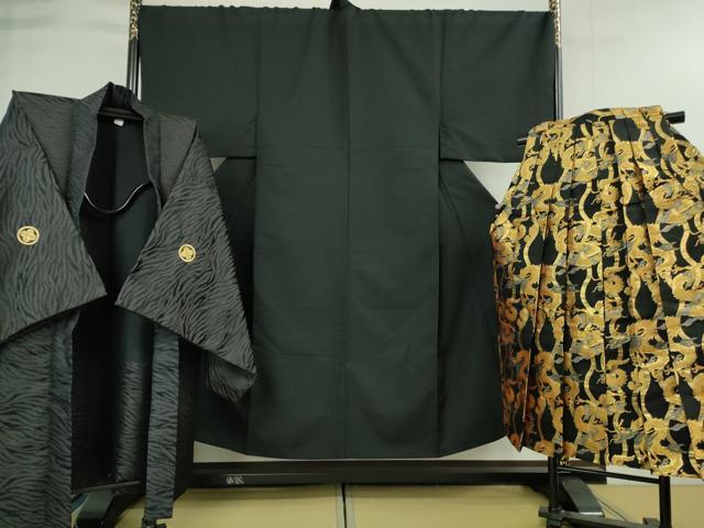 平和屋着物■極上 男性 色無地 紋付き羽織・行灯袴セット キングサイズ 長羽織 舞台衣装 成人式  黒地 洗える着物 逸品 DZAA9355kh5