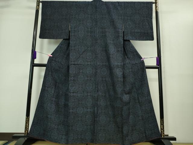 平和屋着物■極上　本場結城紬　重要無形文化財　100亀甲　色紙花文　濃紺地　逸品　DZAA9428kh5