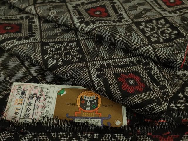 平和屋着物■希少　本場大島紬　龍郷絣　前田織物謹製　証紙付き　逸品　未使用　DZAA9607kh5