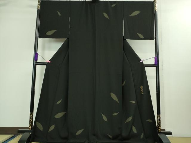 平和屋本店■極上　世界的人形師　辻村寿三郎　ジュサブロー　訪問着　舞桜　花弁　黒地　鬼しぼ縮緬　ロング丈　逸品　DZAB0336kh5
