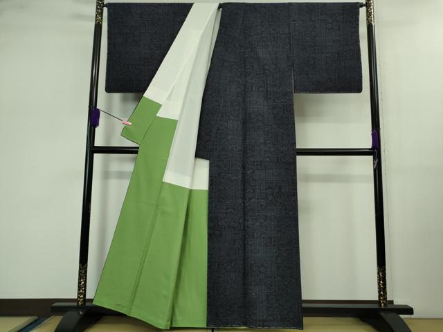 平和屋本店●極上　人間国宝 田中林次 本場結城紬　重要無形文化財　100亀甲　色紙重ね花文　濃藍色　反端付き　逸品　未使用　DZAB0803kh5_2