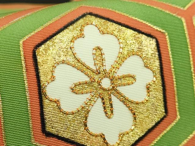 平和屋着物●極上　塩瀬　九寸名古屋帯　駒刺繍　亀甲花菱文　黒地　金彩　逸品　DZAB1821kh6_4