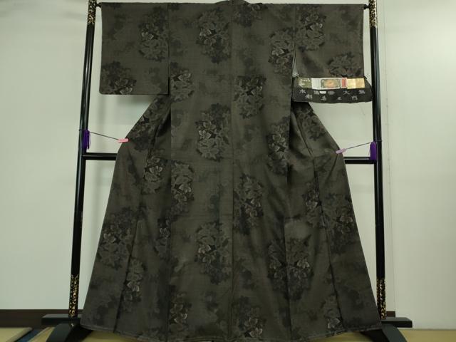 平和屋着物●極上　都喜ヱ門　本場大島紬　9マルキ　純泥染　草花文　藤絹織物謹製　証紙付き　逸品　未使用　DZAB2997kh6_1