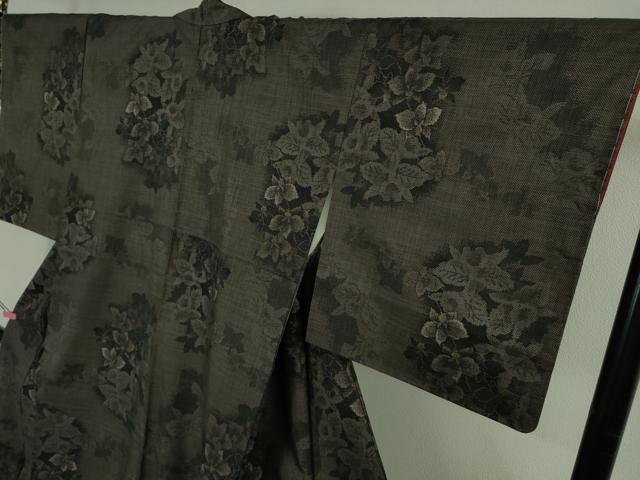 平和屋着物●極上　都喜ヱ門　本場大島紬　9マルキ　純泥染　草花文　藤絹織物謹製　証紙付き　逸品　未使用　DZAB2997kh6_3