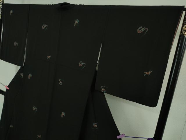 平和屋着物●極上　伝統工芸品　民芸草木　小紋　海老　蟹　魚　黒地　金彩　反端付き　逸品　DZAB3038kh6_3