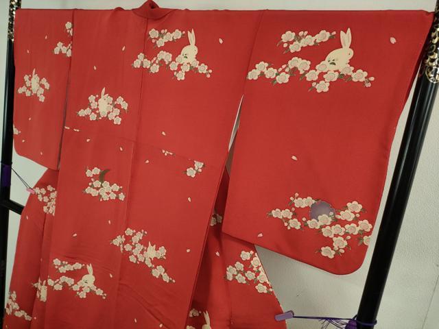 平和屋本店●極上　人形作家・ホリヒロシ　付下げ　花兎　うさぎ　深緋色地　鬼しぼ縮緬　逸品　DZAB3081kh6_3