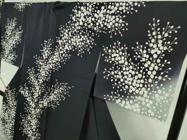 平和屋本店●極上　訪問着　作家物　駒刺繍　枝花文　暈し染め　紫黒色地　暈し染め　金彩　逸品　DZAB3285kh6 楽天市場】平和屋着物□極上 絞り染色作家 藤井浩 訪問着 ロング丈 枝