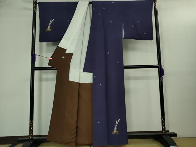 平和屋本店●極上　世界的人形師　辻村寿三郎　ジュサブロー　訪問着　兎　舞桜　深紫色地　鬼しぼ縮緬　逸品　DZAB3430kh6_1