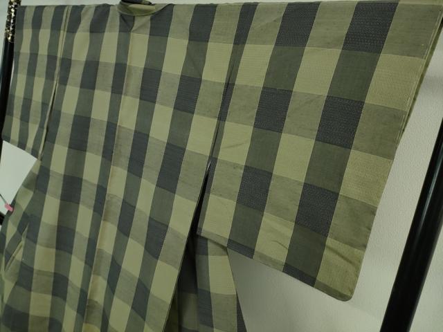 平和屋着物●極上　結城紬　80亀甲　おく玉　手織　格子　証紙付き　逸品　DZAB4187kh6_3