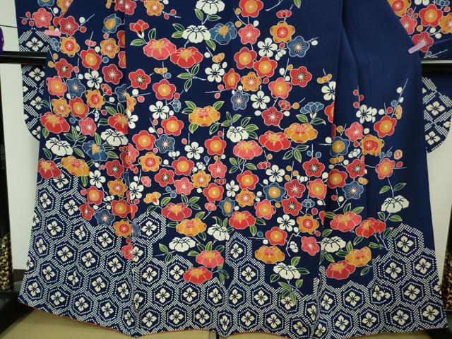平和屋本店●極上　和染紅型　栗山紅型　栗山吉三郎　振袖　椿　梅　鉄紺色地　鬼しぼ縮緬　逸品　DZAB4366kh6