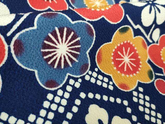 平和屋本店●極上　和染紅型　栗山紅型　栗山吉三郎　振袖　椿　梅　鉄紺色地　鬼しぼ縮緬　逸品　DZAB4366kh6