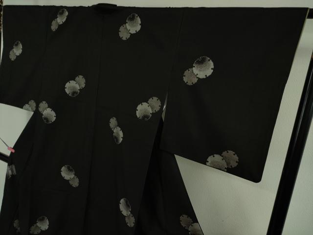 平和屋着物●極上　本場大島紬　9マルキ　地空　雪輪重ね　黒地　逸品　DZAB5102kh6_3