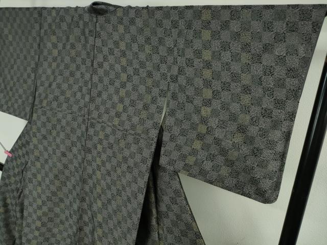 平和屋着物●極上　西陣　とみや織物謹製　お召　三条殿織　市松草丸文　反端付き　逸品　DZAB5374kh6_3