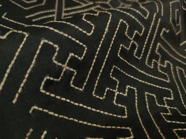 平和屋本店●極上　本場大島紬　訪問着　刺し子　総刺繍　名物裂　黒地　まるやま扱い　逸品　DZAB5492kh6 平和屋本店○極上 本場大島紬 訪問着 刺し子 総刺繍 名物裂 黒地 まるやま
