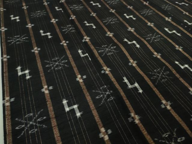 平和屋着物●極上　本場琉球絣　紬　黒地　伊勢丹扱い　逸品　DZAB5682kh6_5