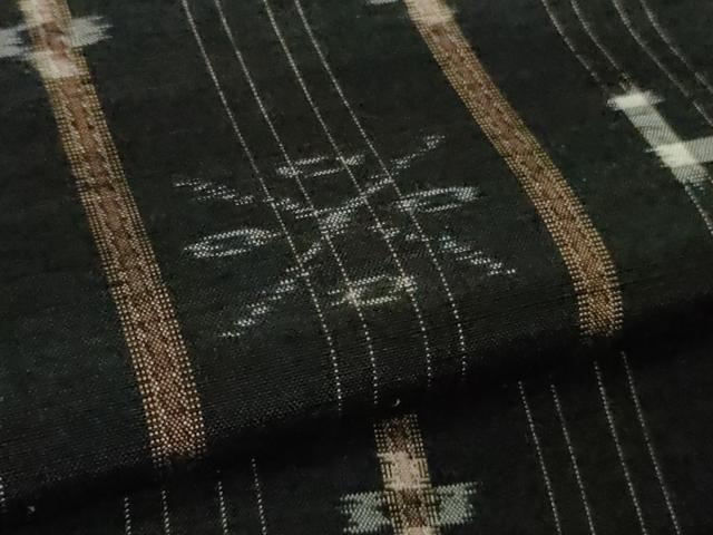 平和屋着物●極上　本場琉球絣　紬　黒地　伊勢丹扱い　逸品　DZAB5682kh6_6