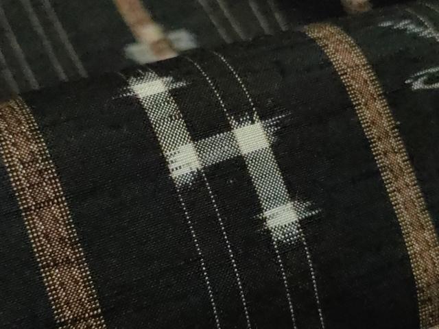 平和屋着物●極上　本場琉球絣　紬　黒地　伊勢丹扱い　逸品　DZAB5682kh6_7
