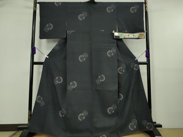 平和屋本店●極上　本場結城紬　重要無形文化財　100亀甲　飛び亀甲柄　井上商事謹製　源治車　青褐色地　証紙付き　逸品　DZAB5920kh6_1