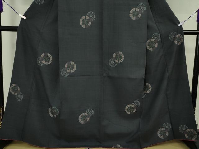 平和屋本店●極上　本場結城紬　重要無形文化財　100亀甲　飛び亀甲柄　井上商事謹製　源治車　青褐色地　証紙付き　逸品　DZAB5920kh6_4
