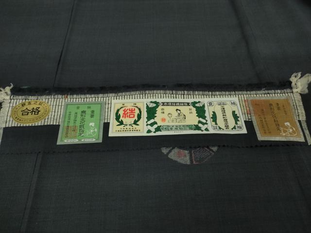 平和屋本店●極上　本場結城紬　重要無形文化財　100亀甲　飛び亀甲柄　井上商事謹製　源治車　青褐色地　証紙付き　逸品　DZAB5920kh6_7