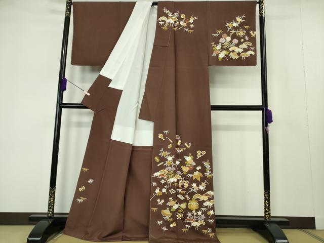 平和屋本店●極上　銀座　志ま亀　訪問着　駒刺繍　宝尽くし　黒鳶色地　金彩　ロング丈　たとう紙付き　逸品　未使用　DZAB7195kh6_1