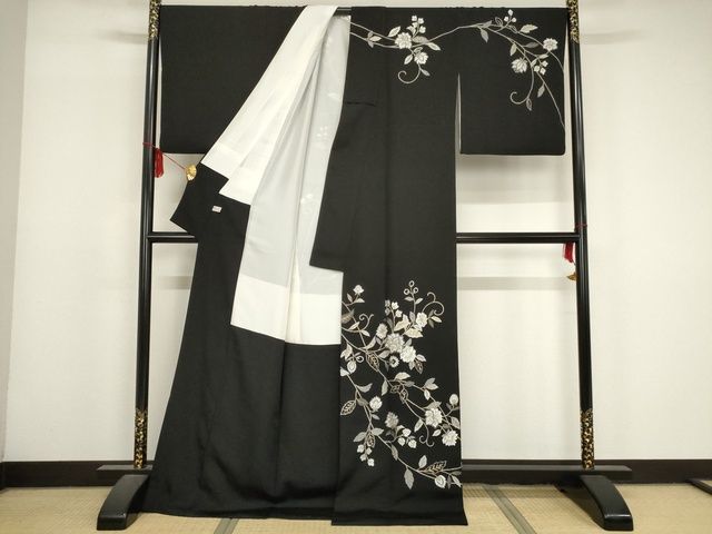 値下げ交渉ＯＫ！極上ちりめん地 銀通し 刺繍 訪問着 正絹 Ｃ９７５ 値下げ交渉OK！裄長め 極上ちりめん地 青白橡色 色無地 正絹