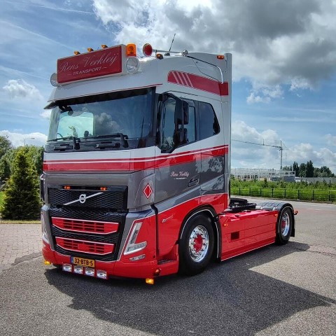 【予約安心出荷】[MDL] 1/50 Rens Verkleij VOLVO(ボルボ) FH5 GLOBETROTTER 4X2 完成品 ミニカー(01-4475) WSI MODELS(2025年4月)の通販は