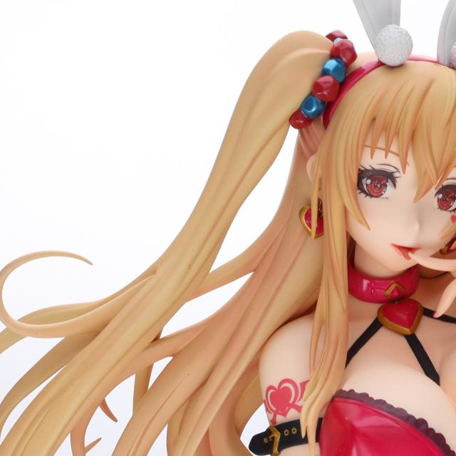 キャロライン・ユリ バニー フィギュア