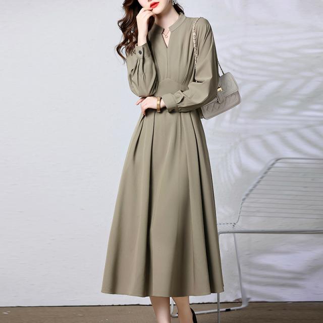 美しいシルエットが映えるシンプルデザイン♪落ち着いた色使いが心地よい大人女子の等身大コーデレディースファッション ワンピース